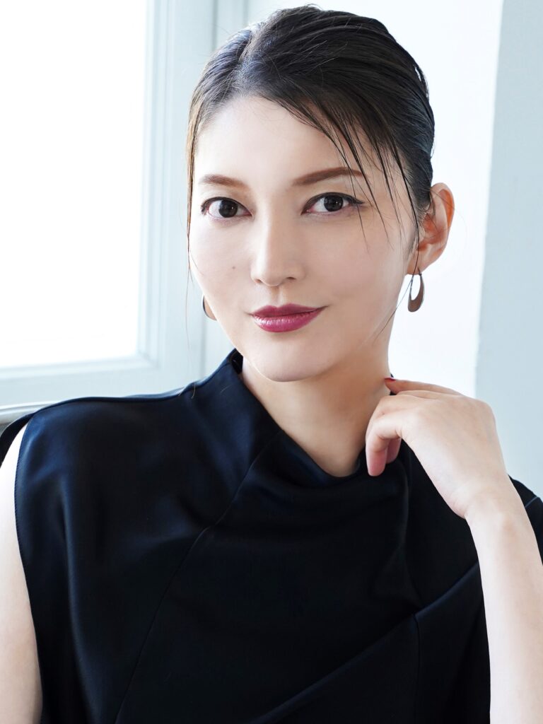 朝夏まなと